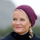 Kronprinsesse Mette-Marit på Værøy. Foto: Lise Åserud / NTB scanpix
